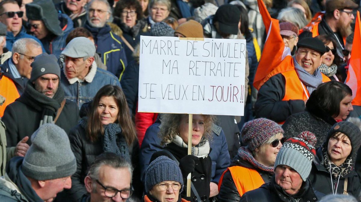 LEstRepLure's tweet photo. 🪧 Grève contre la réforme des retraites : les plus belles pancartes vues aux manifestations en Lorraine et Franche-Comté.

Retrouvez le diaporama sur notre site ➡️ https://t.co/N01guuJYQr https://t.co/NNKAFlnrNh