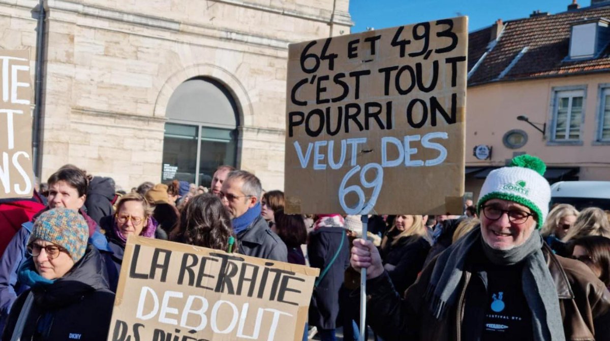 LEstRepLure's tweet photo. 🪧 Grève contre la réforme des retraites : les plus belles pancartes vues aux manifestations en Lorraine et Franche-Comté.

Retrouvez le diaporama sur notre site ➡️ https://t.co/N01guuJYQr https://t.co/NNKAFlnrNh