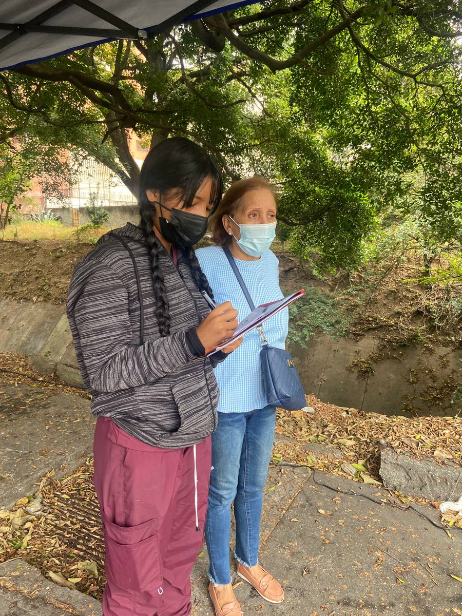 HayberF's tweet photo. Hoy nuestro programa #SiTuFuerasPresidente sale a las calles al contacto vecino a vecino. Desde La Urbina acompañado del equipo @fvmunsucre
#SabadoVecinal https://t.co/lu8jU5cOhj