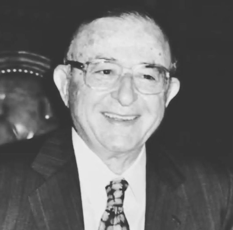 Onursal başkanımız, sevgili büyüğümüz Karşıyaka sevdalısı Selçuk Yaşar’ı kaybetmenin derin hüznü içerisindeyiz. Ailesinin ve tüm Karşıyaka camiasının başı sağolsun.