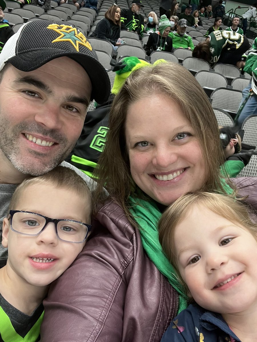 Mekensey's tweet photo. Go Stars! #TexasHockey  #kidsday https://t.co/gNKZ5k6QvC