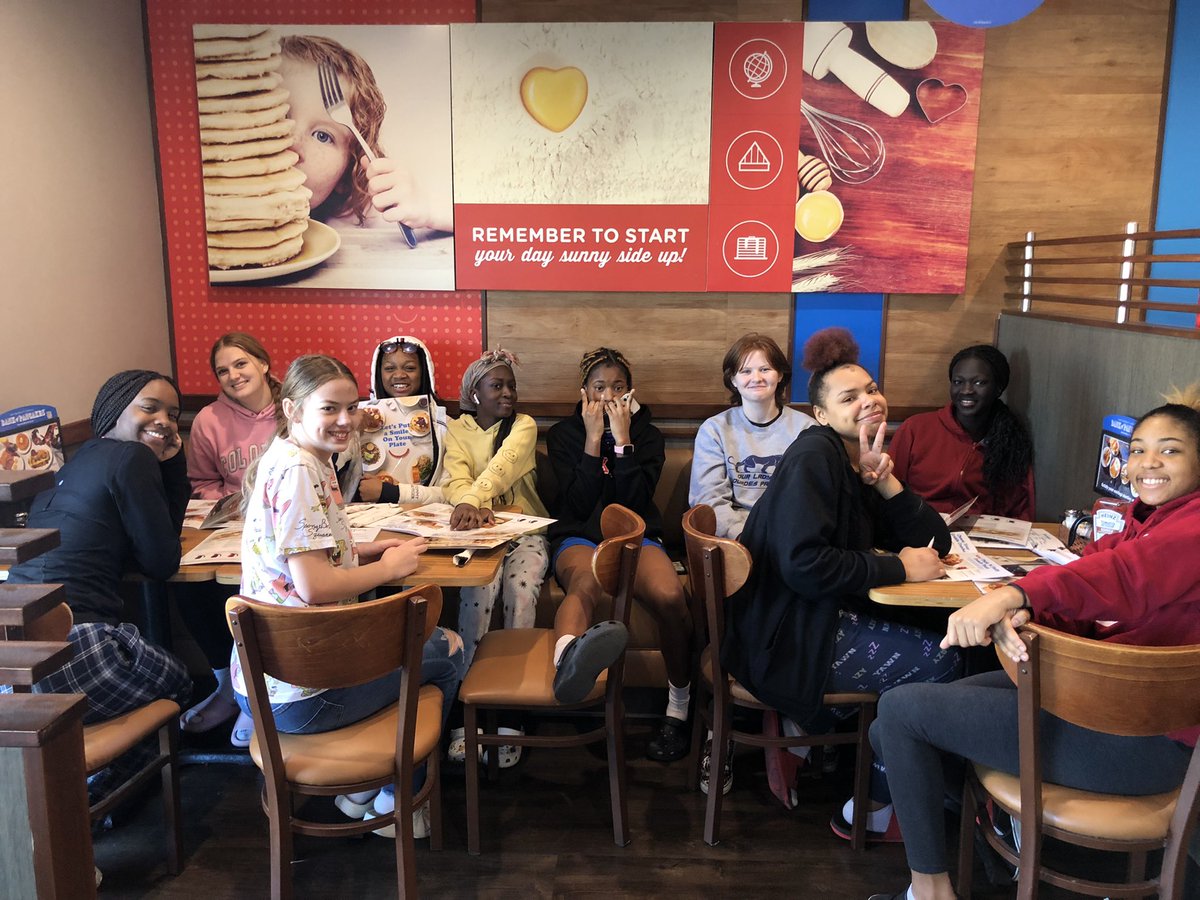 OPS_BVHSGirlsBB's tweet photo. Team breakfast at IHOP this morning! FAMILY❤️🏀 https://t.co/RkgkdaMhTB