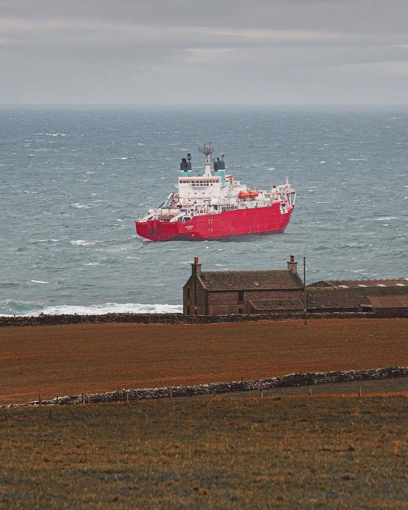 CS Sovereign off the Bay of Skaill
.
.
.
#Orkney #Scotland #island #coast #islandlife #Britain #rural #islandliving #countryside #photography #landscape #landscapephotography #photos #shipping #cablelayer #skaill #fuji #fujifilm #xt2 #fujixt2 instagr.am/p/Coh7qxtIqbI/