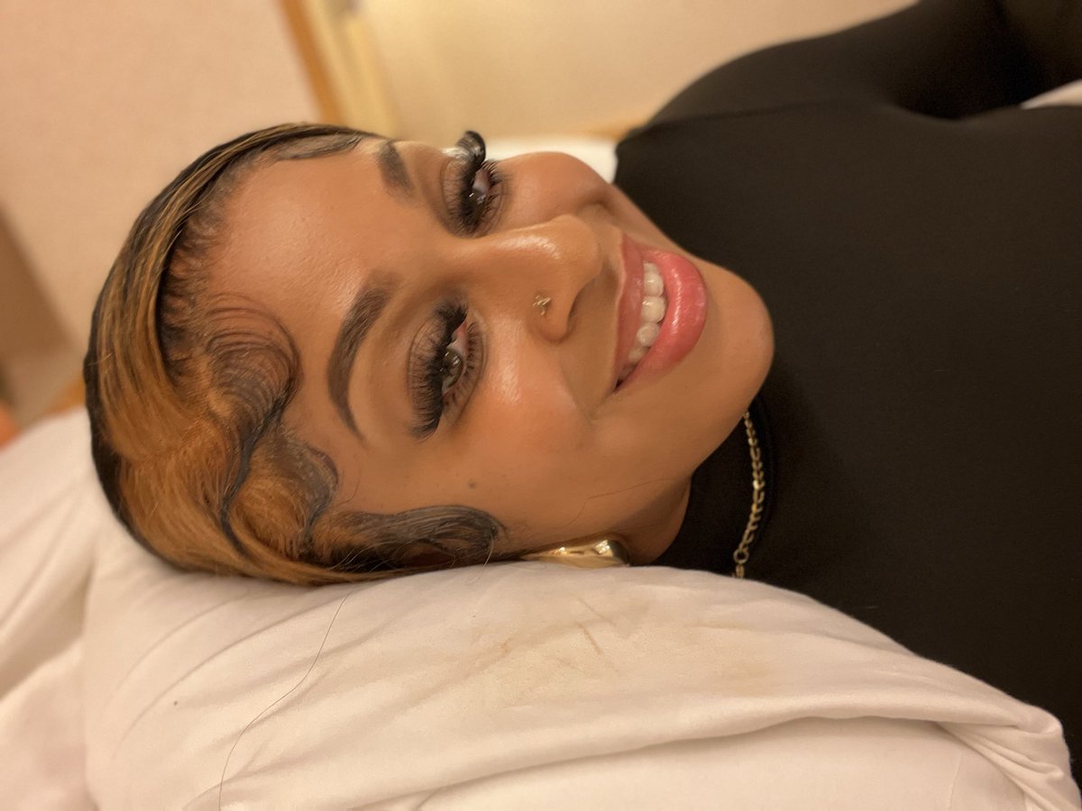 SiimplyGabbyy's tweet photo. face pretty mi a problem https://t.co/P4uIrfEMEl
