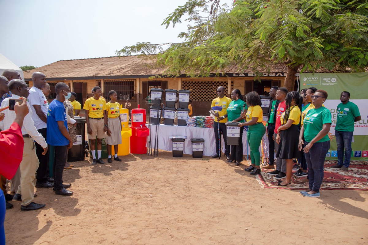 VivoEnergyGhana's tweet photo. The company also donated to the school, functional hand washing stations, equipment for proper #waste collection & disposal and tools to #recycle waste items from the #environment.
More schools to be rolled on.
This is the #VivoWay
#sdg4 #sdg6 #sdg13 #sdg15 #sdg17 https://t.co/iZ2xv6vASZ