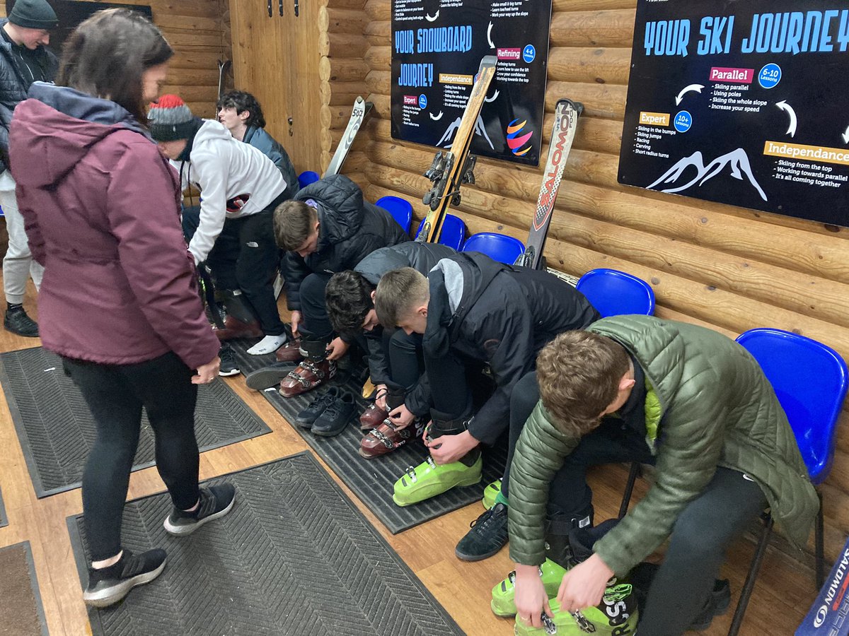 The final introductory lesson at @TorfaenLeisureT Pontypool Board & Ski centre with Yr 11. Fabulous progress by 60 skiers over the last few weeks. Please check the link that was sent in an email for more photos & videos @YGT_Mr_Howells @YGTredegarCS #47days!
