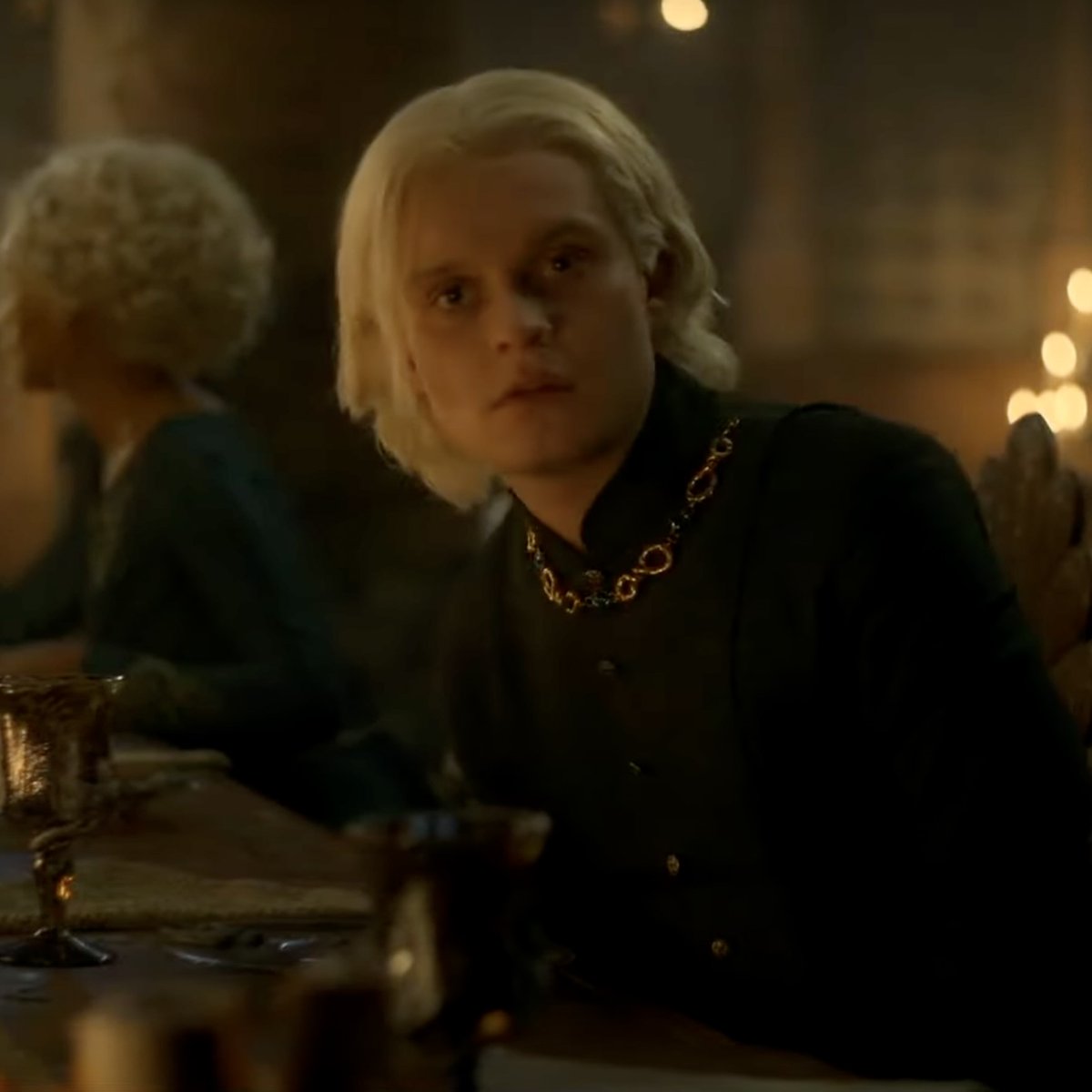 valleyfemme's tweet photo. everybody wildly misinterprets what this interaction meant  "aemond was jealous" "aegon was jealous"

no. this is them telepathically agreeing to ruin dinner. https://t.co/9Ctj7eLPN7