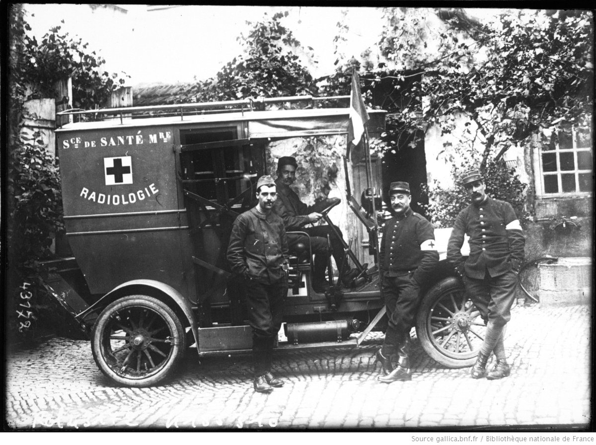 #LeSaviezVous En 1914, Marie Curie s’investit dans l’effort de guerre ! 🧪 
Pour soigner les soldats blessés au front, elle invente les 'petites Curie', premières unités de chirurgie mobiles montées dans des voitures. 🚗
paris-pantheon.fr
#WomenInScience #FemmesEnScience