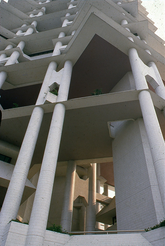 PaulRudolphInst's tweet photo. The Dharmala Sakti (Intiland Tower) building in Jakarta, Indonesia by Paul Rudolph in 1982.
https://t.co/nsd8grnBgI
#architecture #modernism #brutalism #brutalist #dharmala #indonesia #rendering #intiland #paulrudolph #architecturepicture https://t.co/FthFwJRS4p