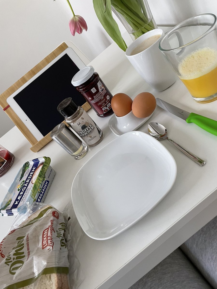 Guten Tag auch! Ich lass es mir mal gut gehen. Nachher unterwegs sein. Heute von daher kein Stream. 

#morenutrition #frühstück #SaturdayVibes #streamfrei #twitchde #entspannen #relax #yummy