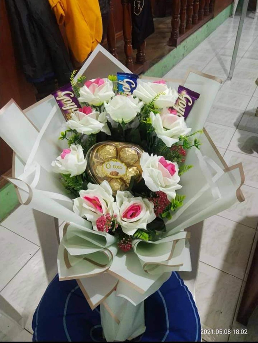 DarkAngel3114's tweet photo. Sariling gawa, DIY Flower and Chocolate Boquet 💐, sino kaya ang pweding maka date at mapag bigyan nito this coming Valentine's Day.☺️☺️
#alteriloilo
#alterilongo
#altercapiz https://t.co/1Rw3xOOCHg