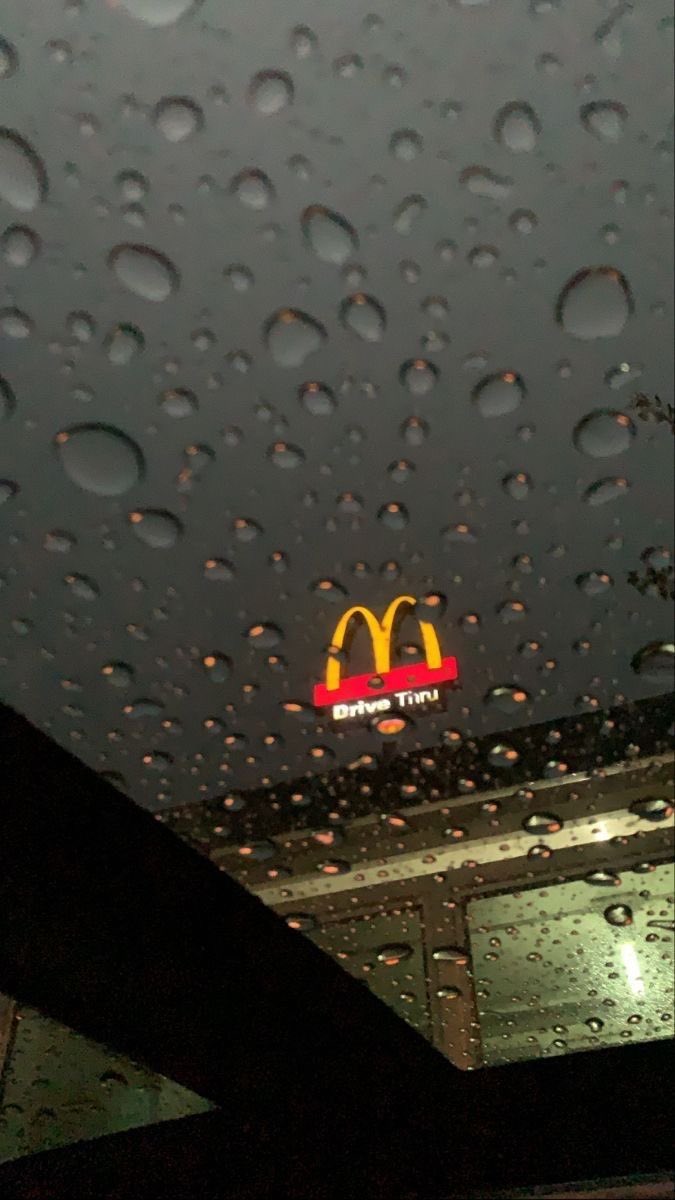 two choices: an anime series binging type of midnight or a drowning in schoolwork type of midnight 🤘