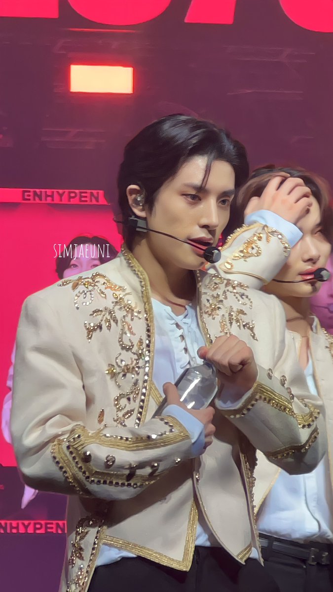 simjaeuni's tweet photo. JAKE WHAT ARE WE 🧎🏻‍♀️

#JAKE #ENHYPEN_JAKE 
#MANIFESTO_IN_MANILA https://t.co/qyzglg4qli