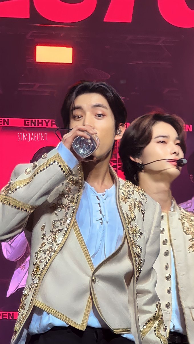 simjaeuni's tweet photo. JAKE WHAT ARE WE 🧎🏻‍♀️

#JAKE #ENHYPEN_JAKE 
#MANIFESTO_IN_MANILA https://t.co/qyzglg4qli