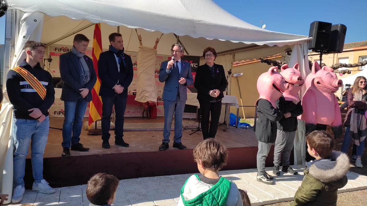 laselvatv's tweet photo. Som a #Riudellots cobrint l'edició d'enguany de #FIPORC que celebra el 10è aniversari i torna amb el format habitual.

Ben aviat us oferirem el més destacat al web de La Selva TV. https://t.co/aIZiuROHZR