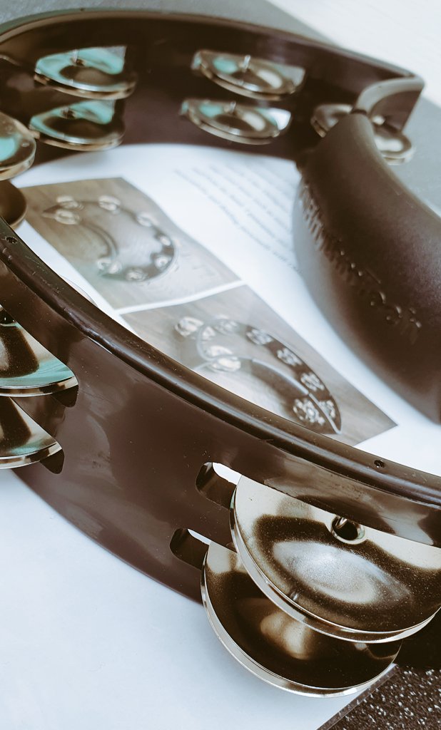 I have a new n⁰1 Oasis item for my museum  - Stage used Liam tambourine from Oasis 2006 world tour 😍 , originally owned by the n⁰1 Oasis collector in the 🌎 <a href="/OasisDNA/">OasisDNA</a> 
<a href="/mainlyoasis/">Mainly Oasis</a> <a href="/Oasis_Newsroom/">The Oasis Newsroom</a> <a href="/scyhodotcom/">Latest Oasis News</a> <a href="/OasisPodcast/">Oasis Podcast</a>