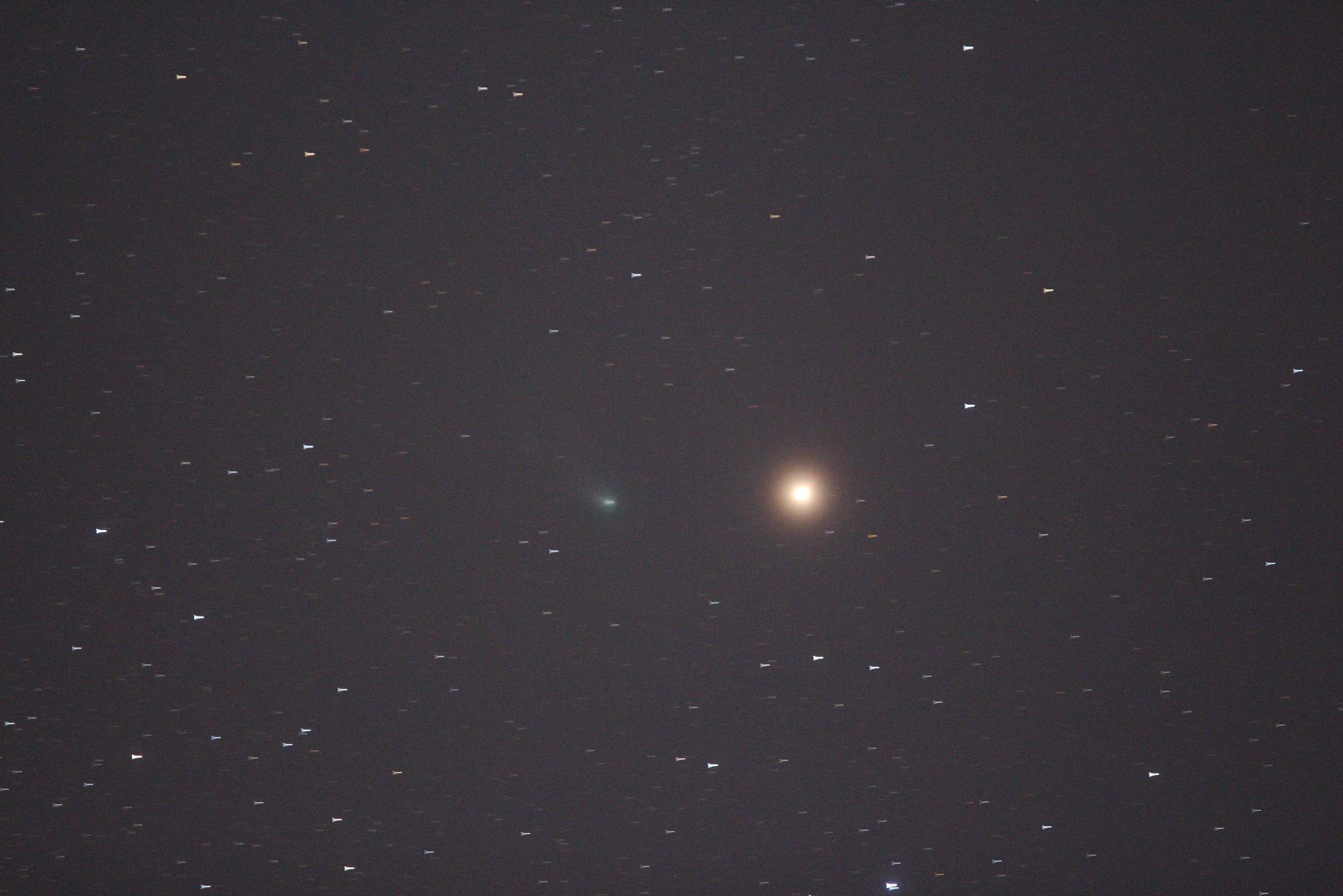 火星の赤道直下で膨大な量の凍った水が発見される