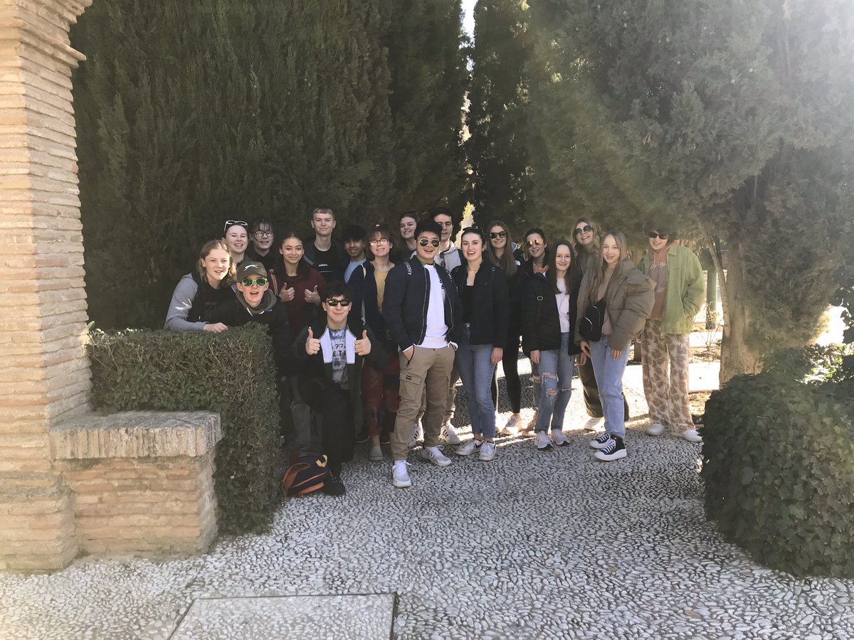 QehsMfl's tweet photo. Sol y monumentos 😎🗺. Second day of our Granada tour with sunshine and smiles. Excellent behaviour from our students. Sightseeing in style! 💃🏻 https://t.co/Wrth8SyRRI
