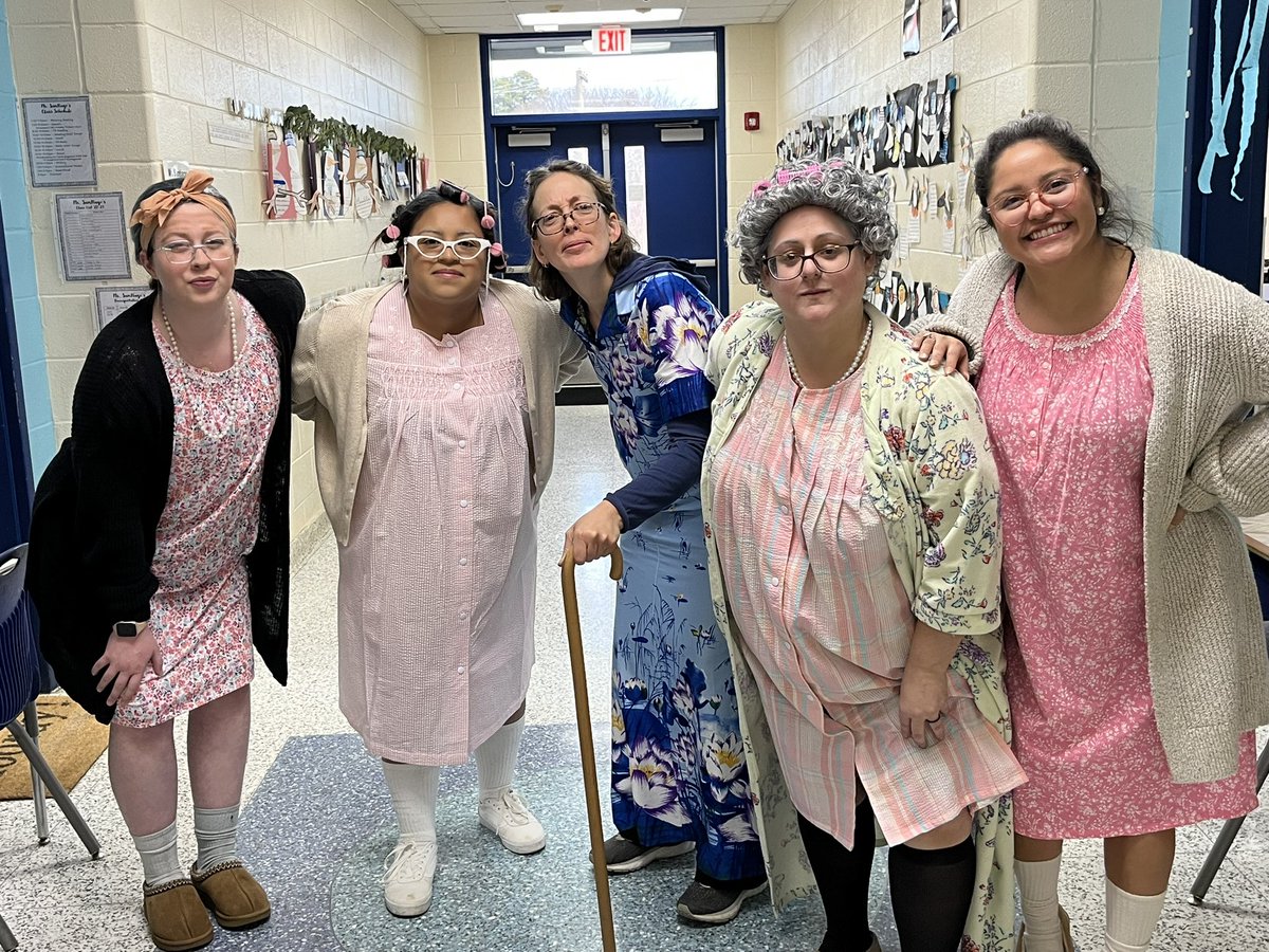 CEES_Jackets's tweet photo. Making memories with our kiddos that are 100 days brighter! Cupid delivered candy grams, we dressed up, completed apple cycles, opened Wake up Wednesday’s coffee shop. danced in music, got surprises this week, and it’s only Thursday!! https://t.co/6V0Svn0F6l