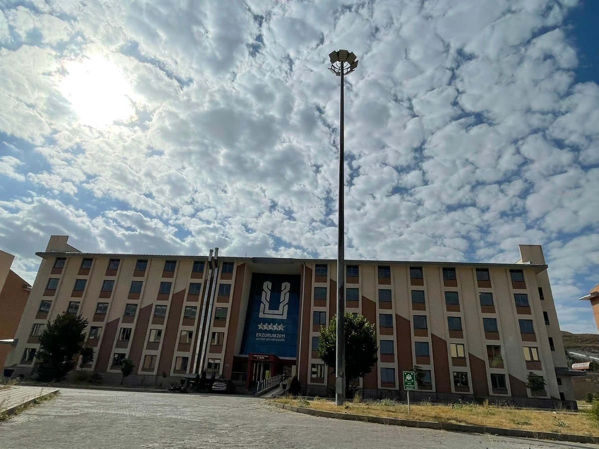 61birdal's tweet photo. Dadaşlar diyarı,medeniyetin, cesaretin ve sadakatin kalesi Erzurum'da @ErzurumKYGM yurtlarimiz 21.800 kapasite modern yapisi ile hazır bir şekilde 
Aziz Milletimizin hizmetinde. https://t.co/LyTudlQIjN