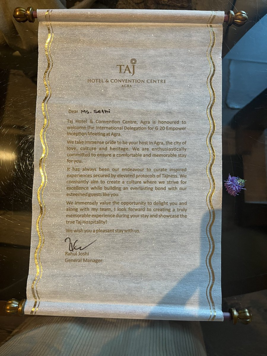 meditatingmuse's tweet image. Lovely welcome by #Agra @TajHotels nostalgia! #Empower20 @g20empower