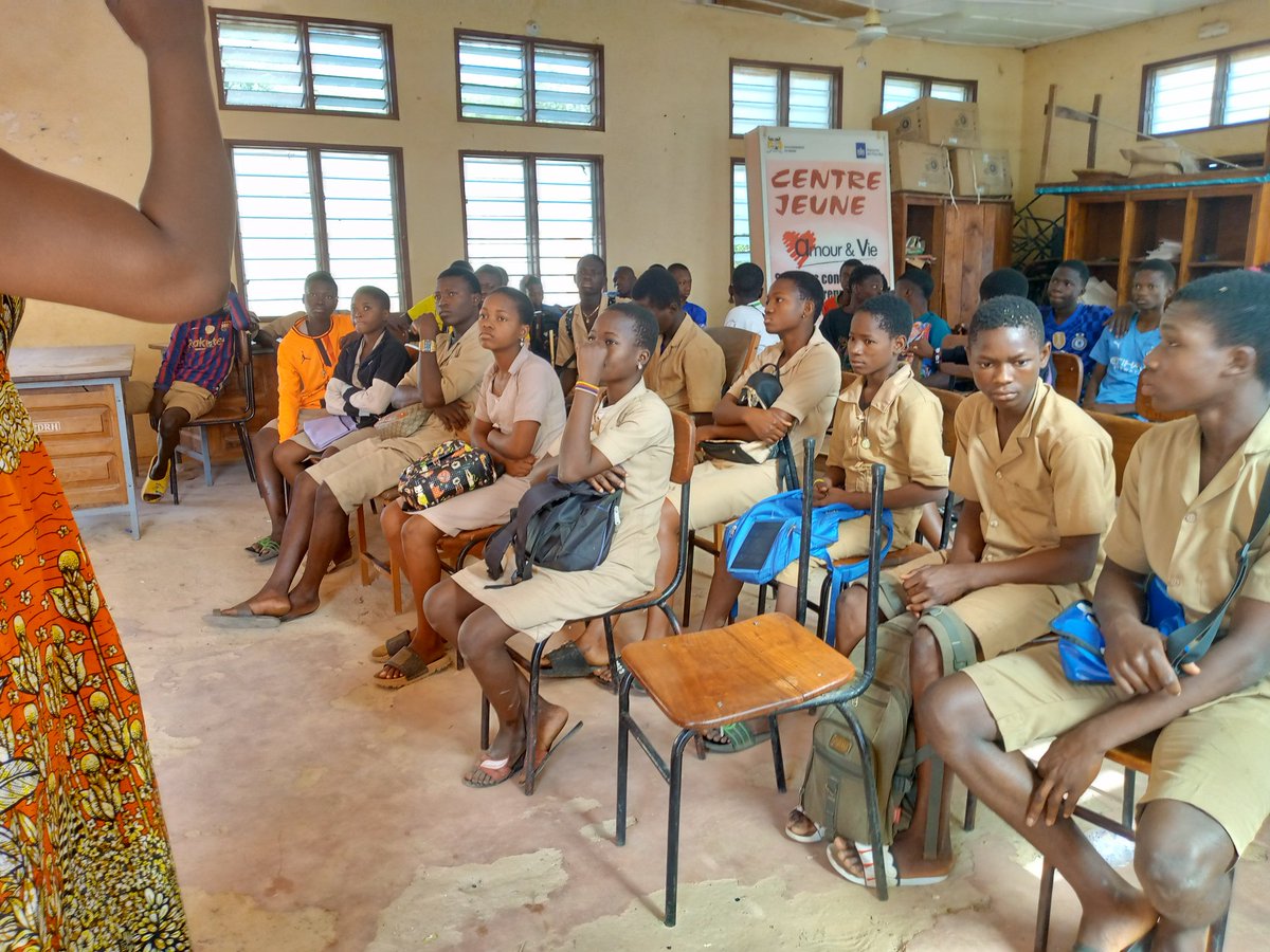 dokoreine's tweet photo. Projet Femme Impact de @FjadLe dans l''Atacora.

Séance de #Restitution du groupe Femme engagée avec les jeunes élèves. 
Prochaine étape mise en œuvre de notre projet.
@SeroNadege @EdwigeBinazon
@FydSagbohan 
#VBG #SSRAJ #cohesionsociale #entrepreneuriat https://t.co/MYBLOqt5H0