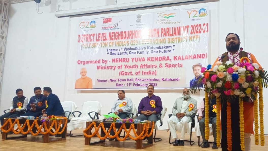 DmKalahandi's tweet photo. Dist Level Neighbourhood Youth Parliament 2022-23 was held today at Town Hall, Bhawanipatna. The event was organised by Nehru Yuva Kendra Kalahandi with theme "Vasudhaiva Kutumbakam" "One Earth, One Family, One Future" https://t.co/d7e8imAkTs
