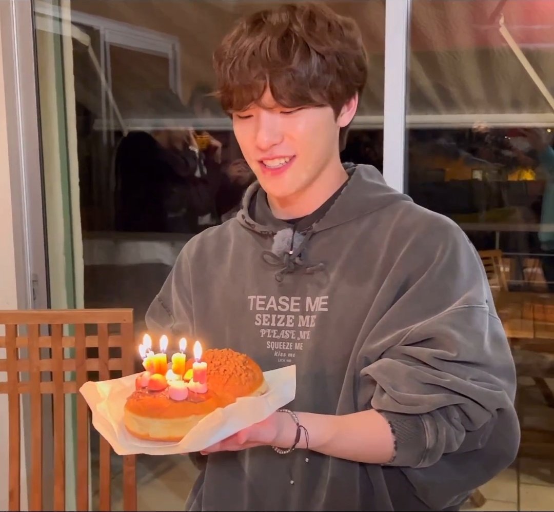 wonubliss's tweet photo. happy birthday, dino 🥹🎂 @pledis_17 https://t.co/qyUdK6lIle