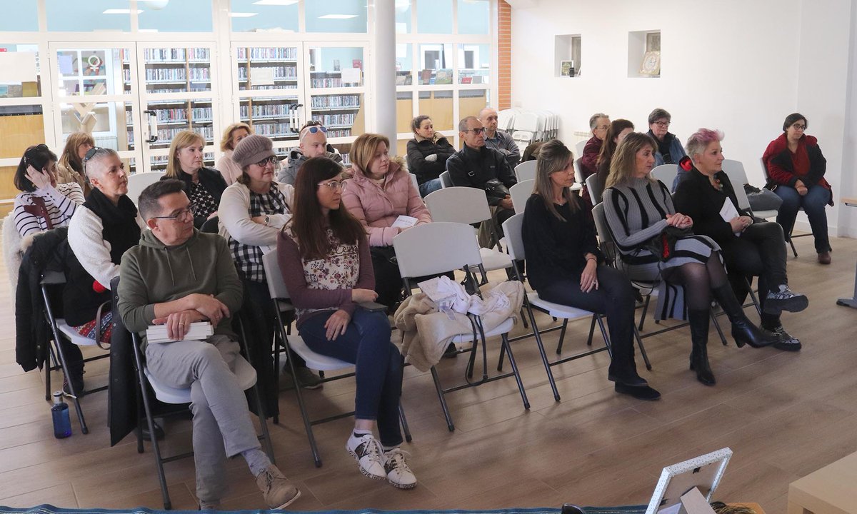 PRESENTADO EN CABANILLAS «EL DIARIO DE ETNA», UN LIBRO EN PRIMERA PERSONA FELINA

La Biblioteca León Gil ha acogido este sábado la presentación de "El diario de Etna", primer libro de la autora alcarreña María Tello. 

aytocabanillas.org/presentado-en-…