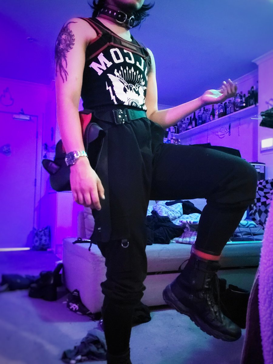 OkamiNoUmare's tweet photo. My fit for a rave last night, was my first time wearing any pup gear in public uwu https://t.co/Jsp6gOwew4