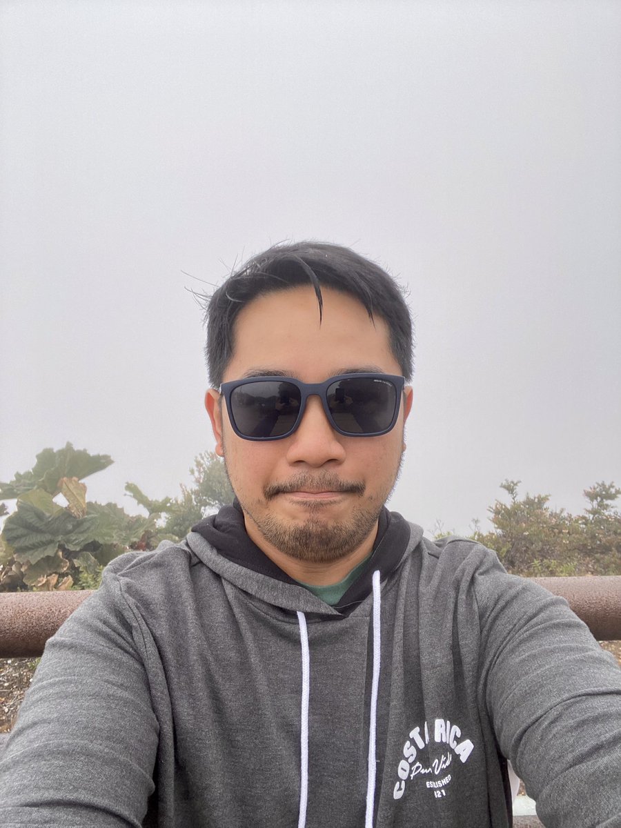 RenzoGuinto's tweet photo. Can you see the volcano crater behind me? 🤪🙃😂 #Cloudy #Chilly #PoasVolcano #CostaRica #CentralAmerica https://t.co/SZ8rdQO8OW