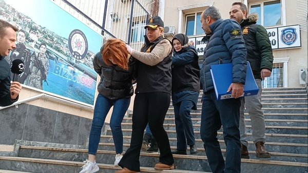 darkwebhaber's tweet photo. Depremzedelere yardım etme bahanesiyle banka bilgilerini ele geçiren 6 dolandırıcı yakalanarak adliyeye sevk edildi. https://t.co/DJbdBSoERH