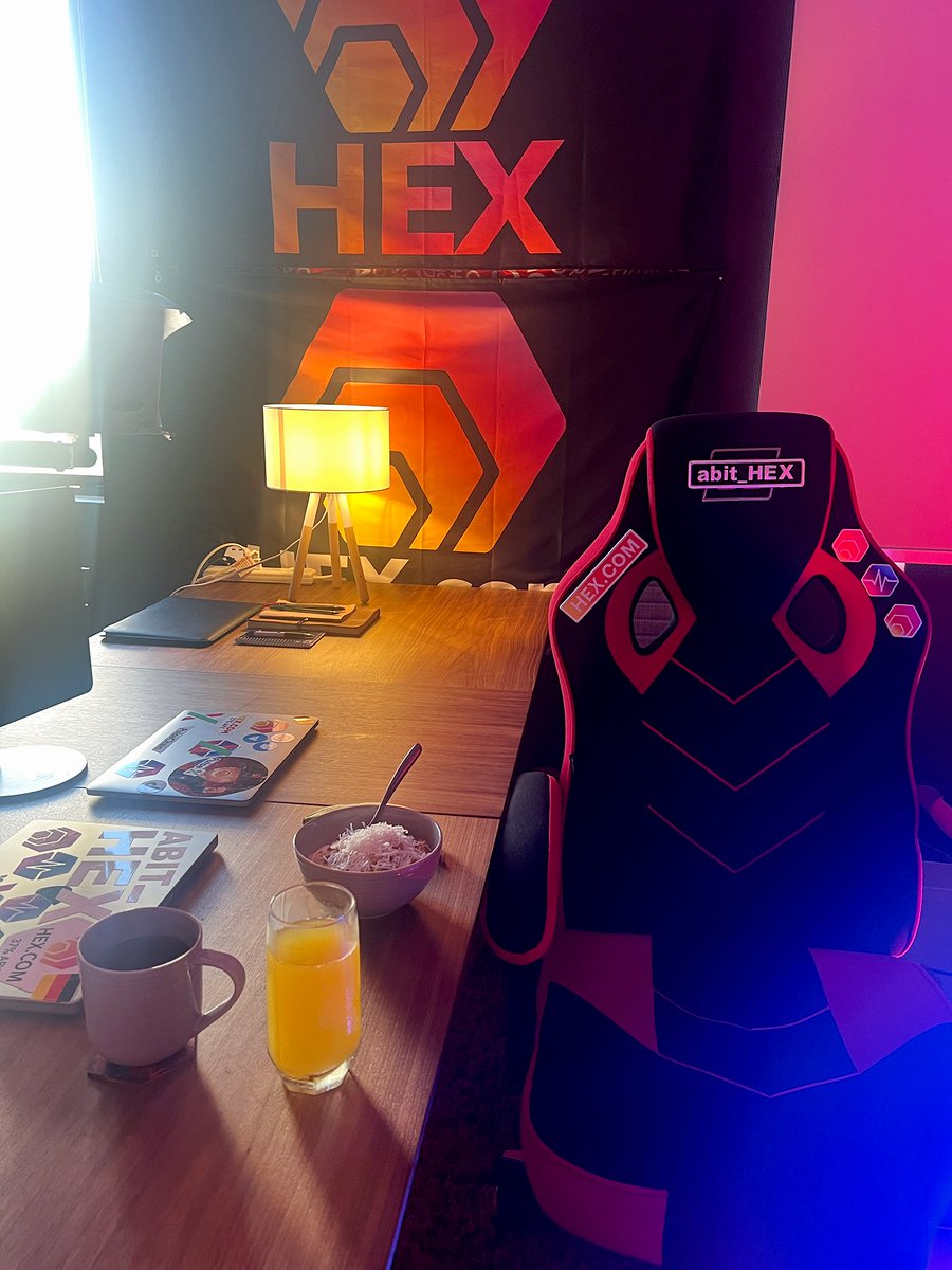 MoJuiceX's tweet photo. GM #Hexicans🌅
People that say I'm redundant with the #HEX logo don't understand we will double our entire portfolio soon 🤯
This goes for liquid and staked $HEX #HDRN #ICSA #MAXI #DECI #LUCKY #TRIO #BASE #TEAM #POLY #PLSD #PLSB #ASIC #TEXEN #IM & #XEN too
wen #Pulsechain ser? https://t.co/Tl1R1S7RNb