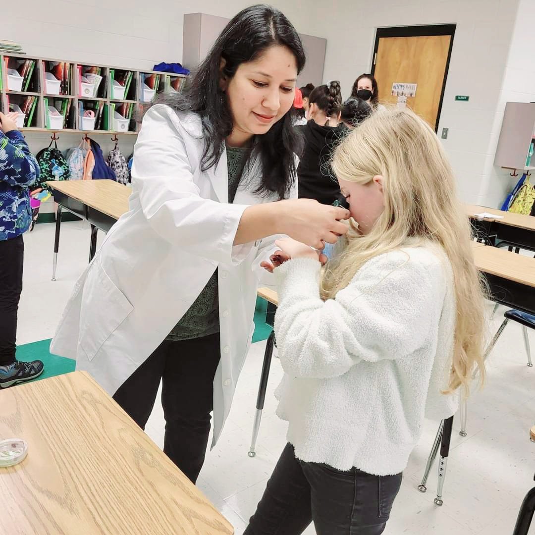RitiSharan's tweet photo. Teaching our girls to worry less about fitting into glass slippers but about breaking glass ceilings! Happy International Day of Women and Girls In Science 2023! #WomenInScience @txbiomed #WomenInScienceDay 
#UnitedNations https://t.co/AJDjf4MrcJ