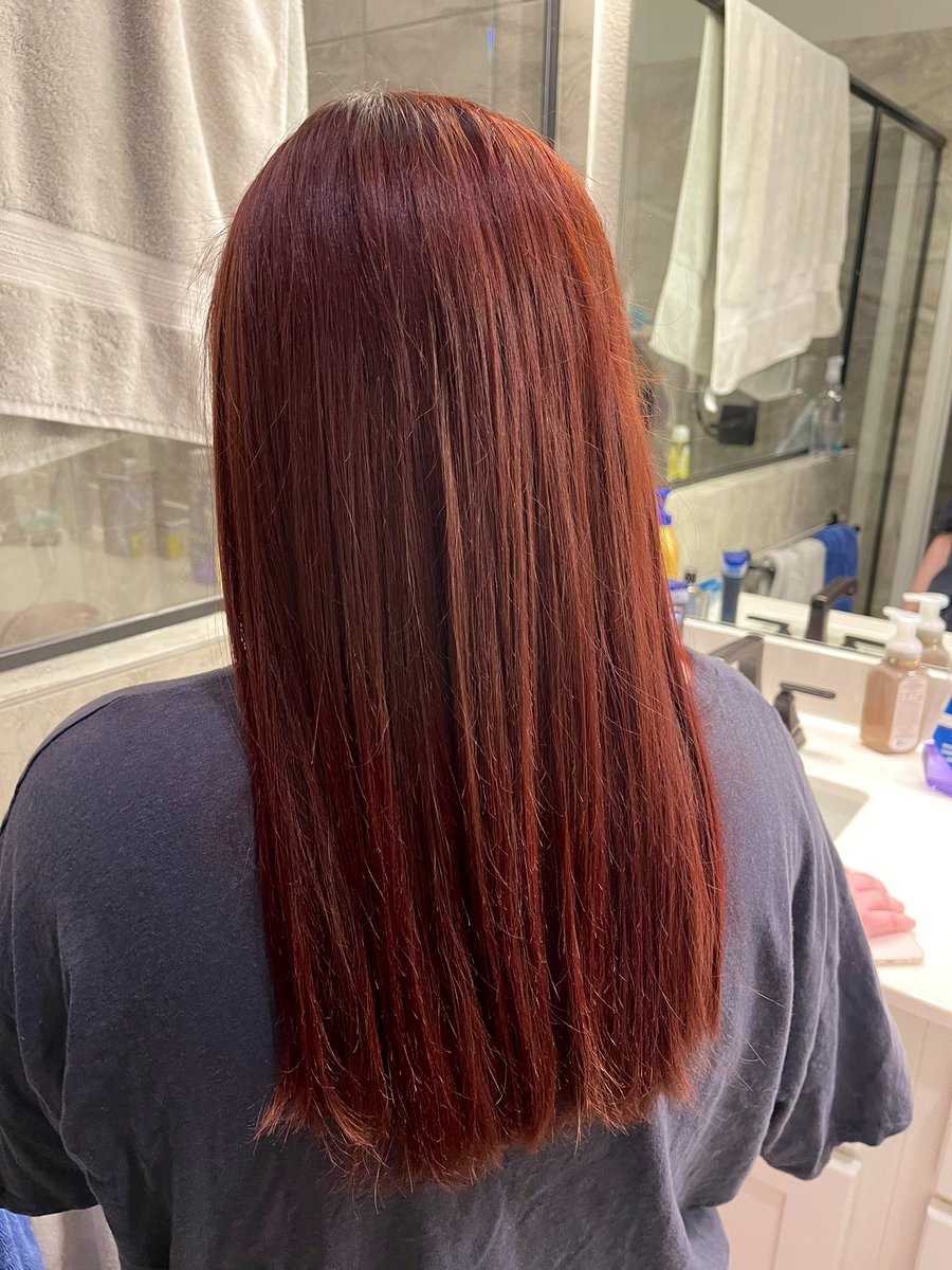 LucasJNichole's tweet photo. Last night I played hair salons on my sister and I’s hair but my mom said if I got hair dye on anything I’d have to replace it. I wasn’t taking any chances so I hosed mckenna off in the yard in the 40° weather. Anyway, slay. https://t.co/KWvF2i4hwo