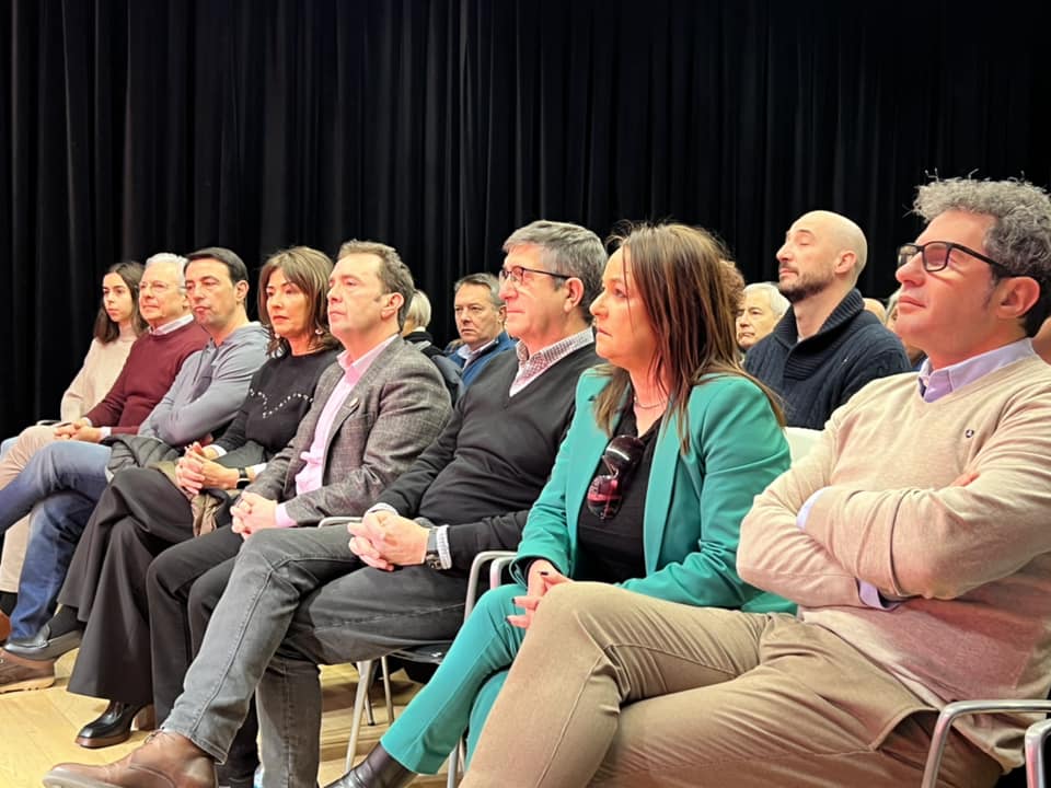 PSEBizkaia's tweet photo. Presentación del Alcalde de #Ermua, Juan Carlos Abascal, como candidato a la reelección, con @patxilopez y @txesalaespada.
#hacemosbizkaia @socialistavasco @PSEErmua @gpscongreso https://t.co/ImQFpmRUYs