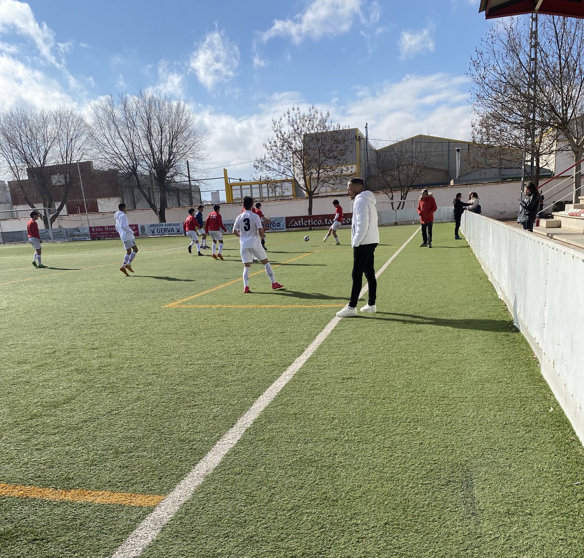 joaquinetee's tweet photo. Y salisteis al campo a volar, como os pedí, el primer gol ya estaba puesto en el marcador antes de empezar el partido, y lo de más llegaría solo, ha sido durísimo pero me lo he pasado EN GRANDE, que HUEVOS TENÉIS ganando en un campo muy difícil. IIIIIEEEEEEE CHAVALESSSSS https://t.co/yiknUxOHmy