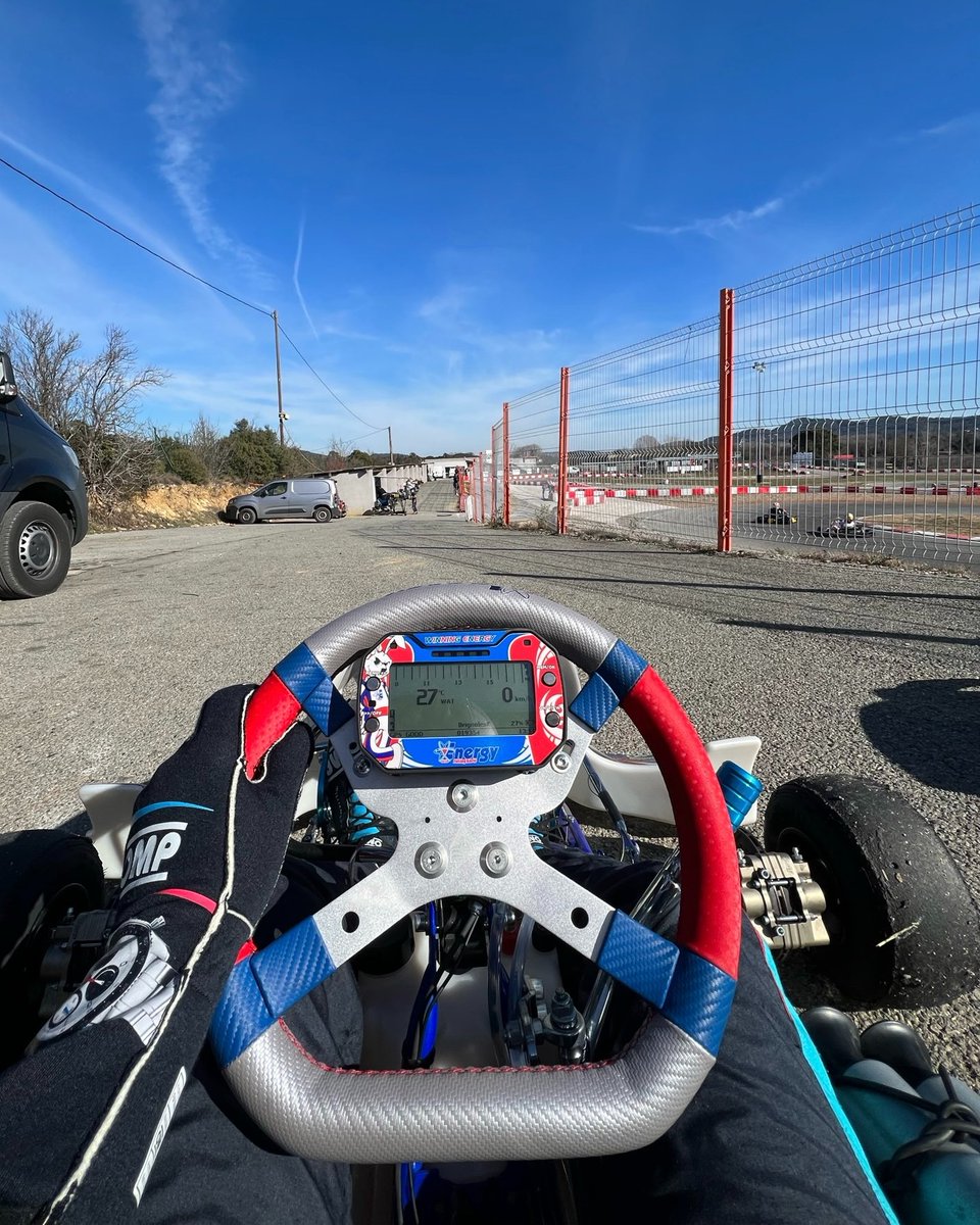 alex_albon's tweet photo. the photo                 vs.            the photographer https://t.co/7vMVJtJu0u