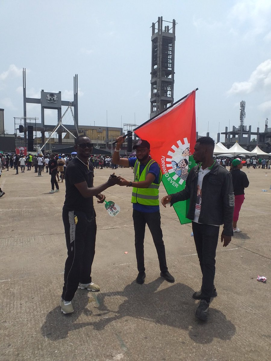AdamaJohnson4's tweet photo. What a privilege to be out with Mr President, GCFR, Federal Republic of Nigeria (incoming) @PeterObi /Datti #TBS
#NigeriaDecides Possible #Adamu #LASMA MC Oluomo #ObiDattiInLagos #ObiIsComing
#RapperAKA Alaba International
#TBS #VoteLP City Boy
#LabourPartyNG #AfricanGiant https://t.co/vAjTo2gLn1