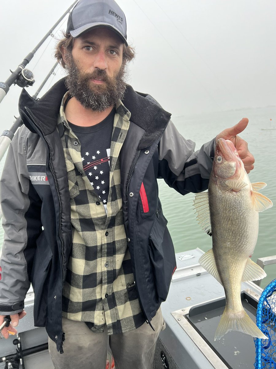 Scott with an open water walleye in January on Lake Erie. #walleyefishing #hewesviews #lakeerie #hewescraftboats #walleye #january2023 #bigwater #GreatLakes #greatlakesfishing #trolling #openwater #lakeeriefishing #lakelife #adventure #puttheworkin #fog #lowranceradar