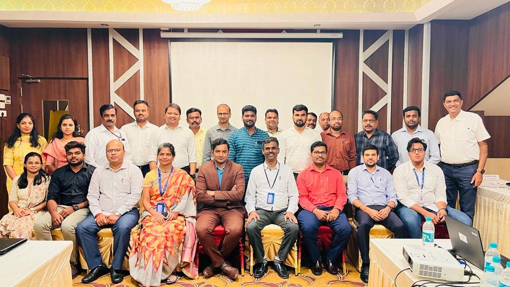 CRobangalore's tweet photo. Regional Manager of CWC Karnataka Region took performance review of all 24 Warehouses, 2 CFSs &amp; 2 RWCs. Was pleased with overall performance of the Region. He emphasised on improving in every sphere.
@fooddeptgoi @cwc_warehouse https://t.co/DqhotFkuAM