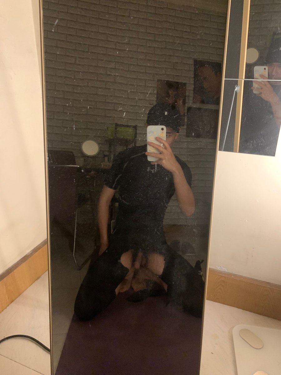 MrDM17783523's tweet photo. 玩的一个贱狗，从裤裆把几把掏出来到剪破健身裤穿开裆裤再到一丝不挂，很听话，也很让人喜欢 https://t.co/PaIesWiHS3