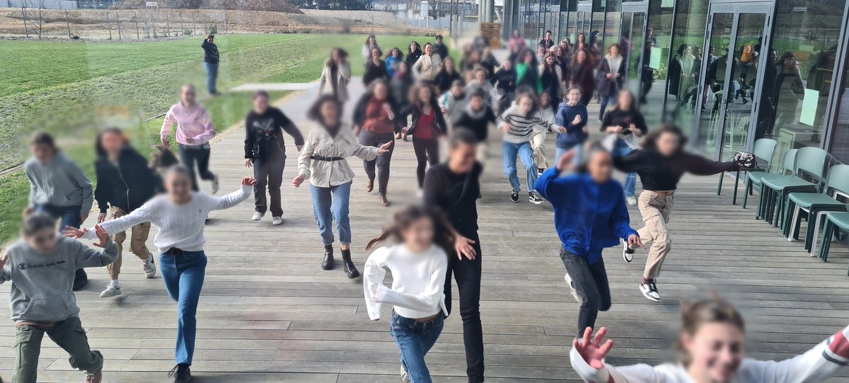 JJ_Gaouyer's tweet photo. 🔆🙋👩👱👨👧👦 ...
Journée de la jeunesse hier à #OrangeAtalante🟧! 
➡️Stage 3eme au #Orange5GLab: XR, VR, @laVitreFR, @MOVE_N_SEE ...
➡️Opération #GirlsAreCoding avec @adnouest pour 29 4eme du collège du Landry➕️29 marraines du numérique : #NumeriquePourToutes
#Innovation #Fun https://t.co/W1IjYujeh4