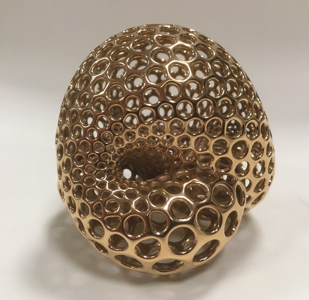LaMiReMiMath's tweet photo. I could not resist… Here is a bronze model of the Boy surface, i.e. an immersion of the real projective plane in R^3 (https://t.co/afQWL1XyCx).
Un modèle en bronze de la surface de Boy (https://t.co/e5XzFGJak3) #illustratingmath #3dprinting https://t.co/cgAtL033Y8