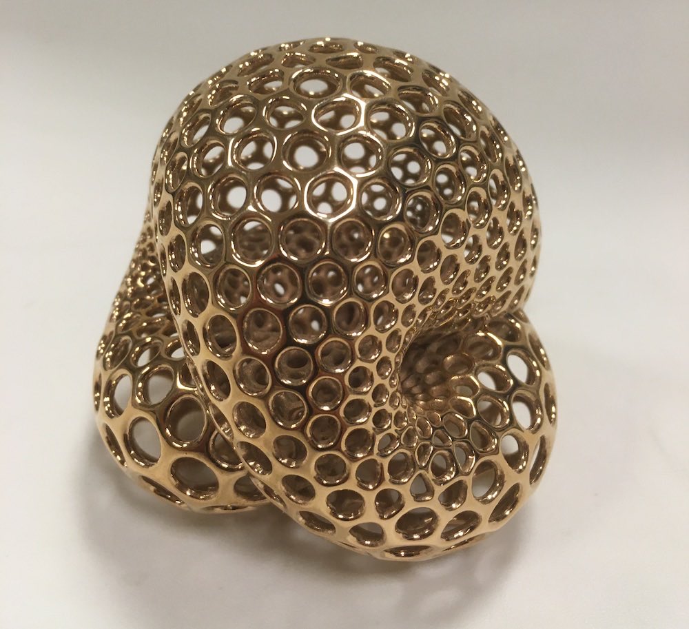 LaMiReMiMath's tweet photo. I could not resist… Here is a bronze model of the Boy surface, i.e. an immersion of the real projective plane in R^3 (https://t.co/afQWL1XyCx).
Un modèle en bronze de la surface de Boy (https://t.co/e5XzFGJak3) #illustratingmath #3dprinting https://t.co/cgAtL033Y8