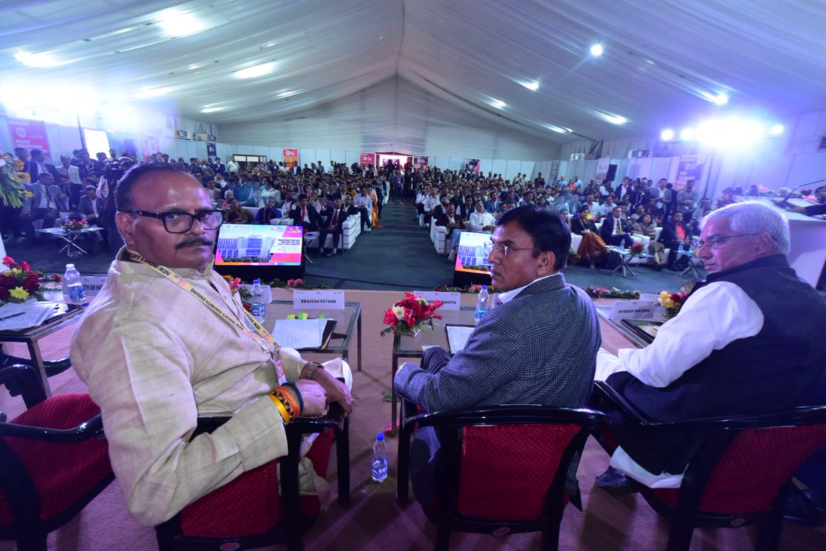 nhm_up's tweet photo. #GlobalInvestorsSummit के दूसरे दिन #HealthSession में उत्तर प्रदेश में स्वास्थ्य सेवाओं की उपलब्धियों और नवीन योजनाओं के क्रियान्वयन हेतु निवेश के अवसर पर प्रमुख सचिव, चिकित्सा स्वास्थ्य एवं परिवार कल्याण @Sen2Partha ने प्रस्तुतीकरण के माध्यम से जानकारी प्रदान की। https://t.co/vxcQAhOivd
