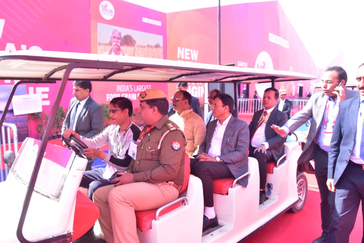 nhm_up's tweet photo. #GlobalInvestorsSummit के दूसरे दिन #HealthSession में उत्तर प्रदेश में स्वास्थ्य सेवाओं की उपलब्धियों और नवीन योजनाओं के क्रियान्वयन हेतु निवेश के अवसर पर प्रमुख सचिव, चिकित्सा स्वास्थ्य एवं परिवार कल्याण @Sen2Partha ने प्रस्तुतीकरण के माध्यम से जानकारी प्रदान की। https://t.co/vxcQAhOivd