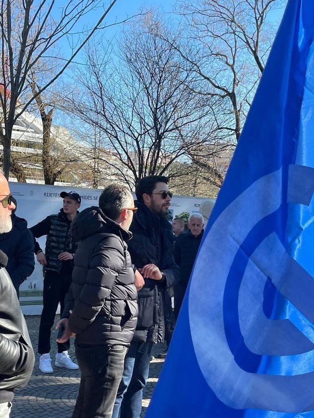 AurelBoriciBT's tweet photo. Njeriu për të cilin mbahet protesta e sotme #gerdeci #zeni #guysandguns https://t.co/VEGi1m1ejE