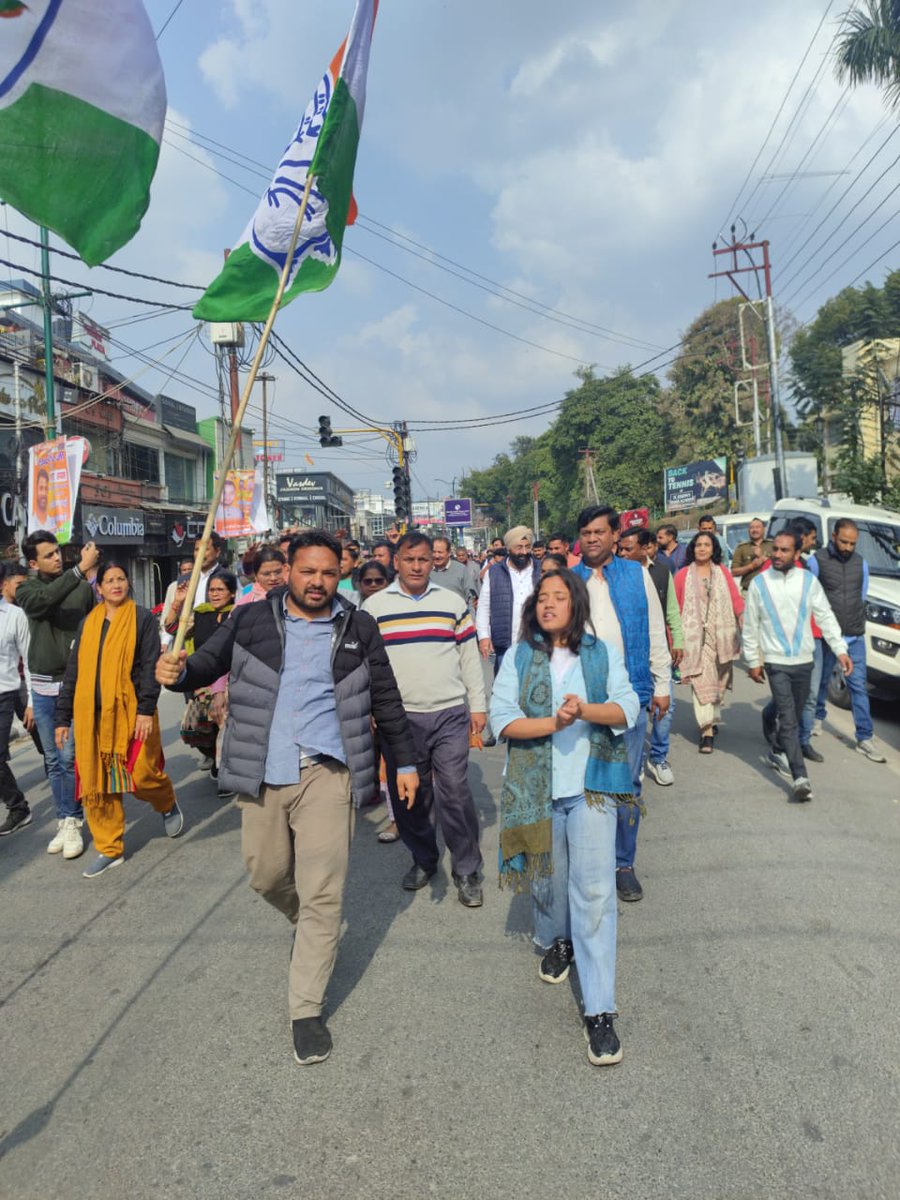 MohanBhandariUK's tweet photo. बेरोजगार युवाओं के साथ हो रहे अन्याय को लेकर आज लगातार दूसरे दिन भी पुलिस मुख्यालय का घेराव किया गया। जिसमे बड़ी संख्या में गिरफ्तारियां हुई।
#DehradunProtest #Dehradun #ukccc #Uttrakhand https://t.co/hO9nKXHFQ8