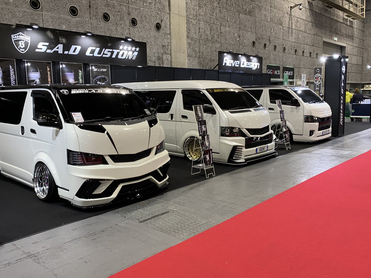 kg_l72's tweet photo. 働く車の代表格ハイエース❗️S.A.D CUSTOMさんのハイエース軍団。かっちょ良いわ😀2号館横の自衛隊(伊丹36連隊)ブース楽しみにしてたけど撤収してた〜残念❗️明日リベンジ😺あーちゃむとのツーショット😸💓デレデレ💓
#オートメッセ #SADCUSTOM #陸上自衛隊第36連隊伊丹駐屯地 https://t.co/g6P9iv4Ydh
